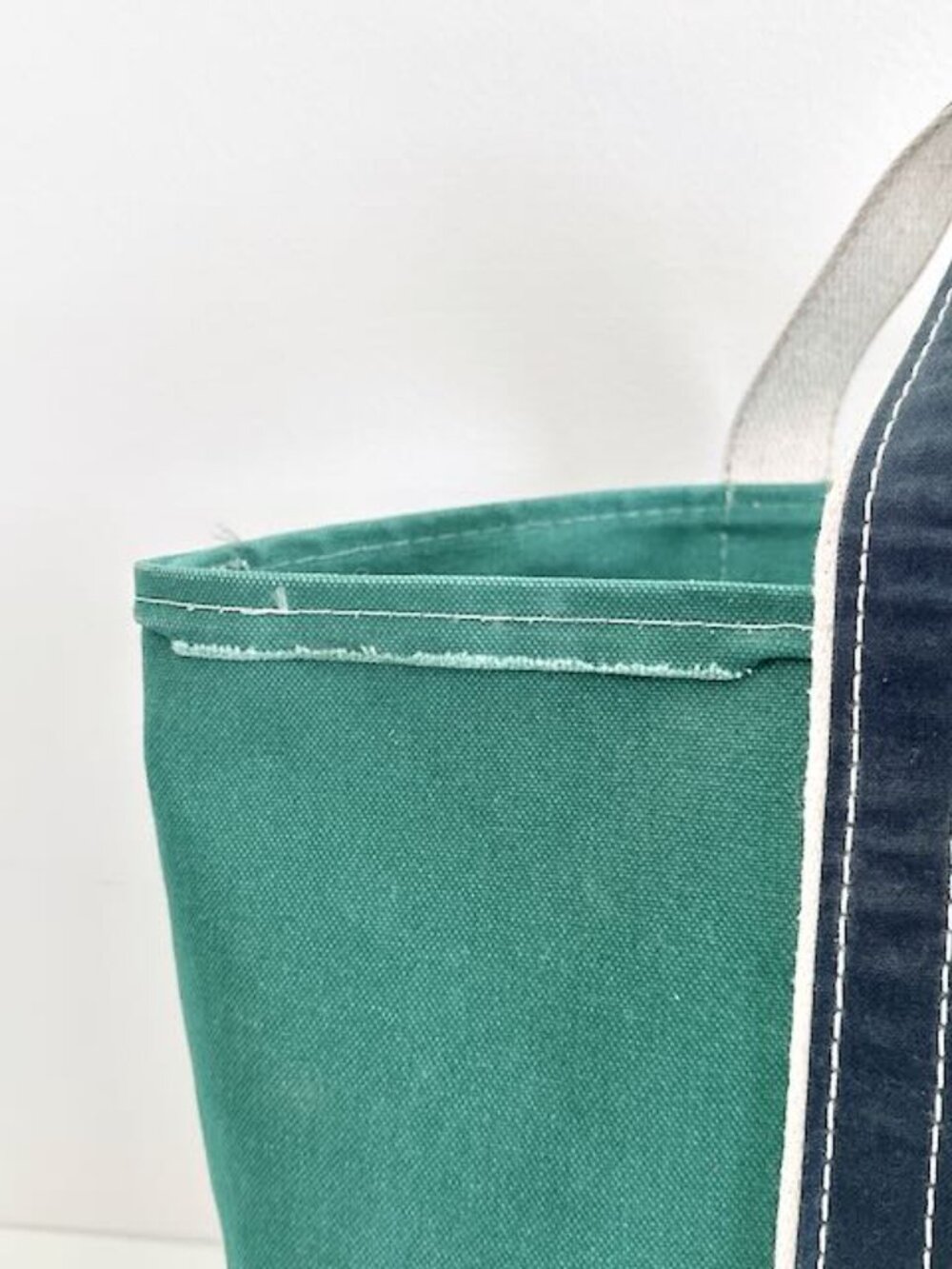 VINTAGE LL BEAN BOAT AND TOTE KELLY GREEN CANVAS BAG SAWTOOTH TAG - Picture 4 of 16